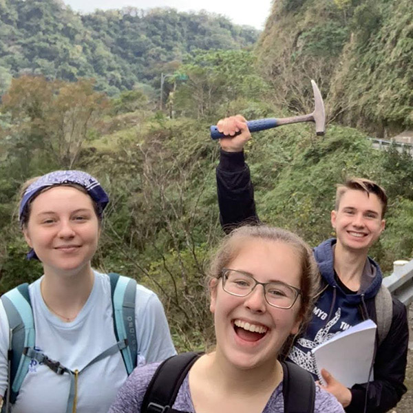 Students Celebrating Earth Sciences in Taiwan